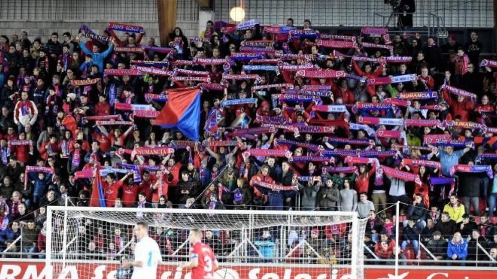 Un millar de aficionados animarán al Huesca en Soria