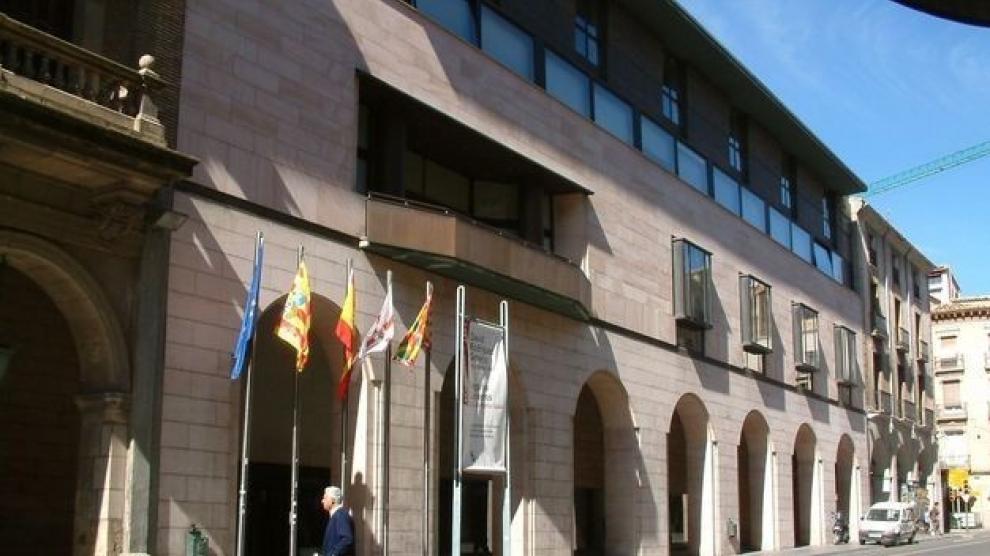 A juicio la reserva a militares para bomberos de la Diputación de Huesca