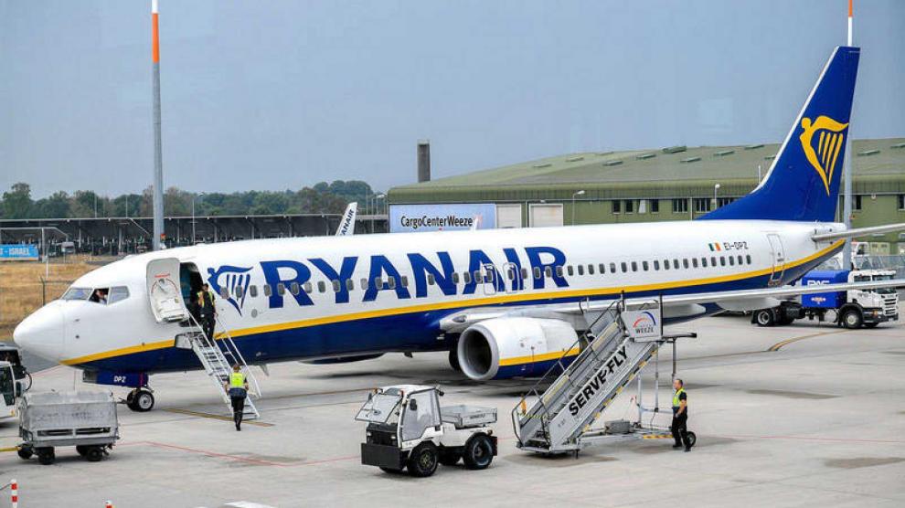 Ryanair y la plantilla de la base de Gerona pactan un acuerdo para evitar su cierre