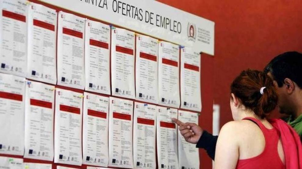 Extremadura y Canarias sufren los mayores frenazos del empleo hasta noviembre