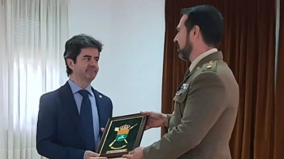 El alcalde de Huesca recibe el reconocimiento de la USAC Sancho Ramírez