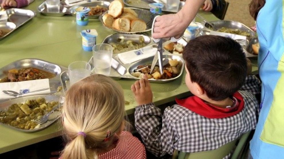 El Gobierno aragonés concede 11.452 becas de comedor de 860 euros por escolar