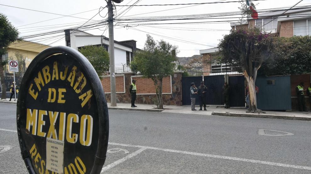Exteriores niega haber ayudado a asilados bolivianos a salir de la embajada