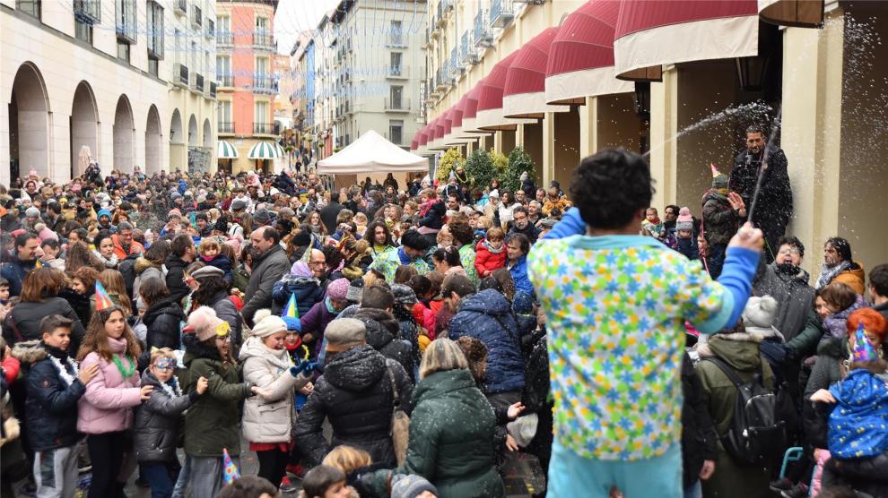 Las campanadas infantiles reúnen en Huesca a más de mil personas
