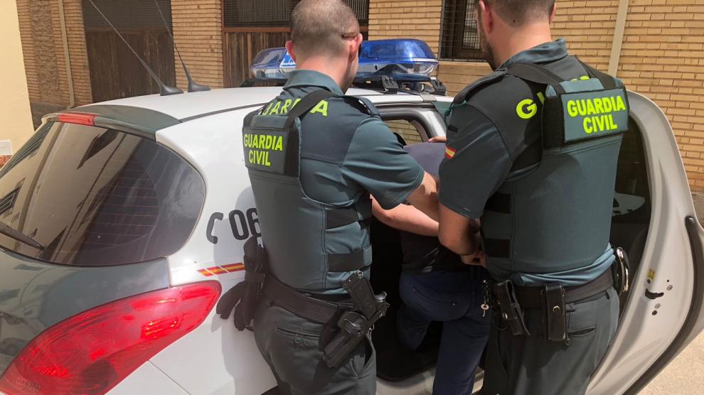 La Guardia Civil de Teruel detiene in fraganti al presunto autor de un delito de robo en un establecimiento de Alcañiz