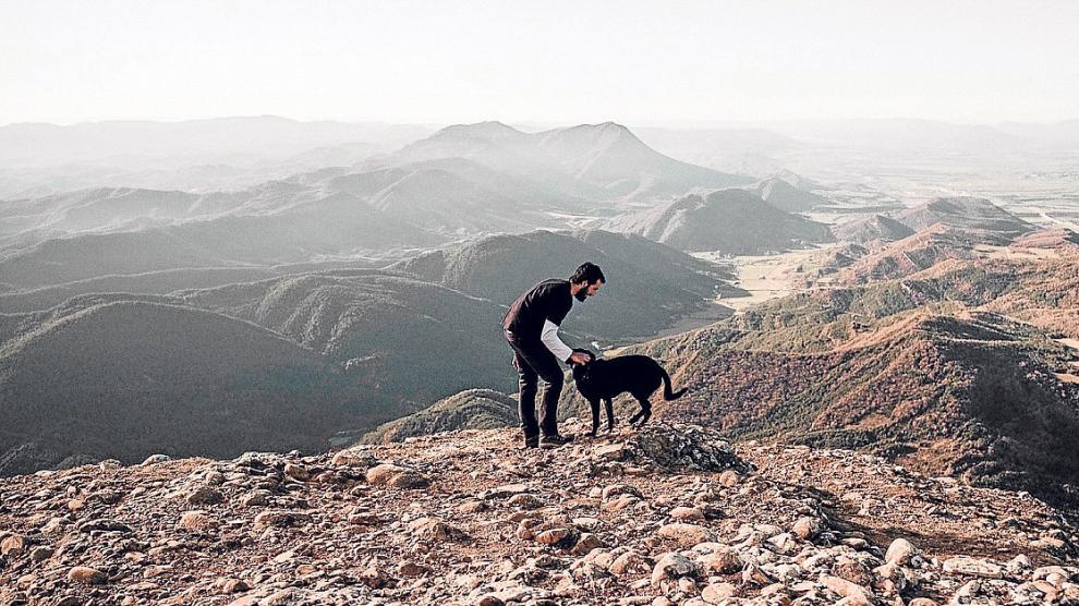Muebles modernos y hechos a mano en el Pirineo para echar raíces