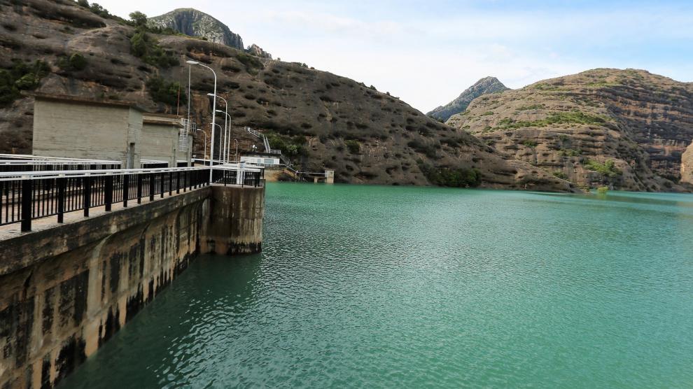 Los embalses la cuenca hidrográfica del Ebro se encuentran al 85 % de su capacidad tras disminuir un 2 %