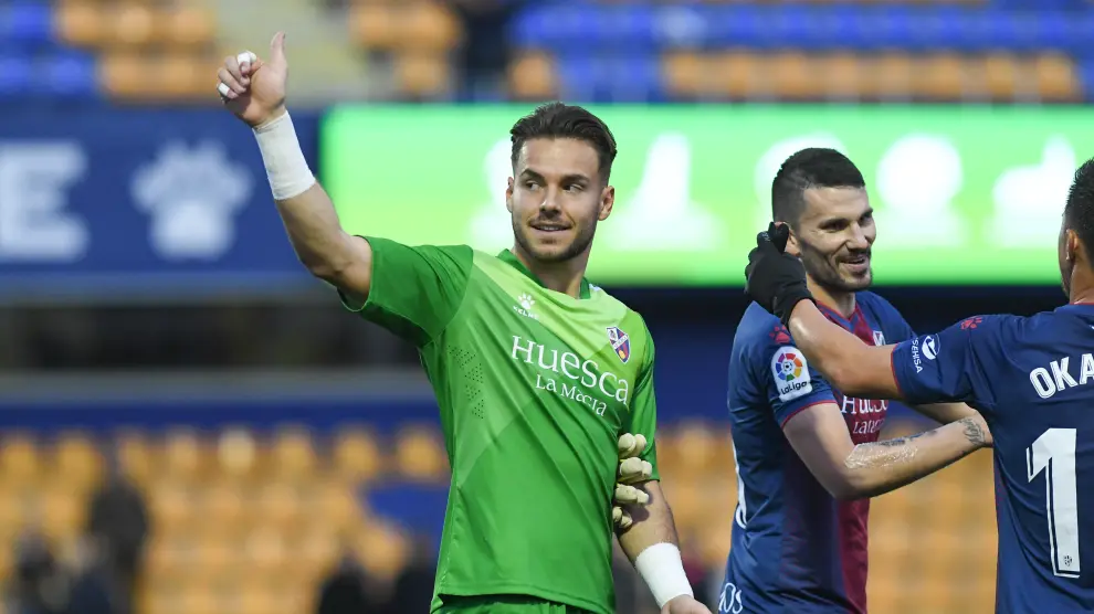 Imagen de un partido de Álvaro con la camiseta del Huesca.