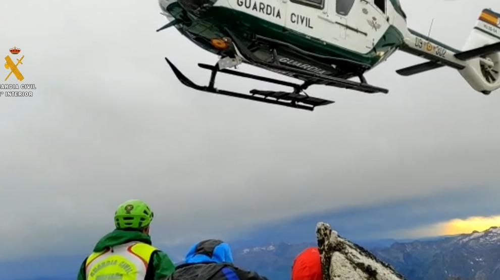 La Guardia Civil socorre a dos jóvenes de Terrasa (Barcelona), en una complicada actuación en Benasque