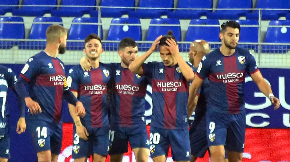 Jugadores de la SD Huesca en partido contre el Athletic de Bilbao