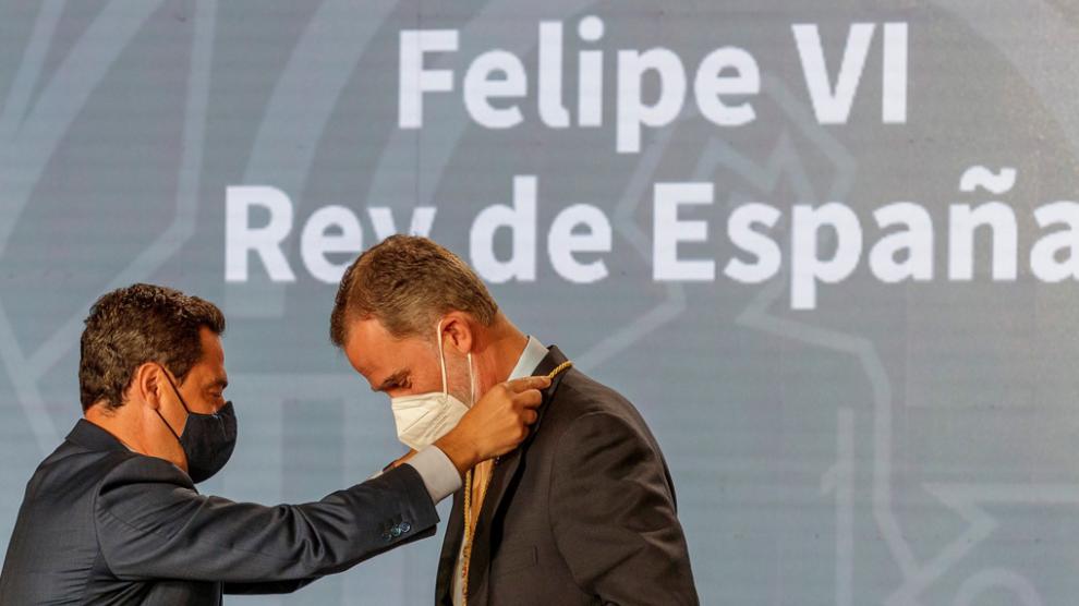 El Rey recibió ayer en Sevilla la Medalla de Honor de Andalucía.