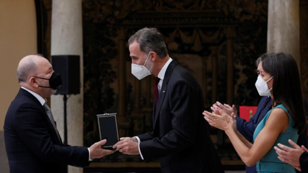Los reyes Felipe VI y Letizia hacen entrega de la Medalla de Oro al Mérito en las Bellas Artes 2018 a Rubén Blades.