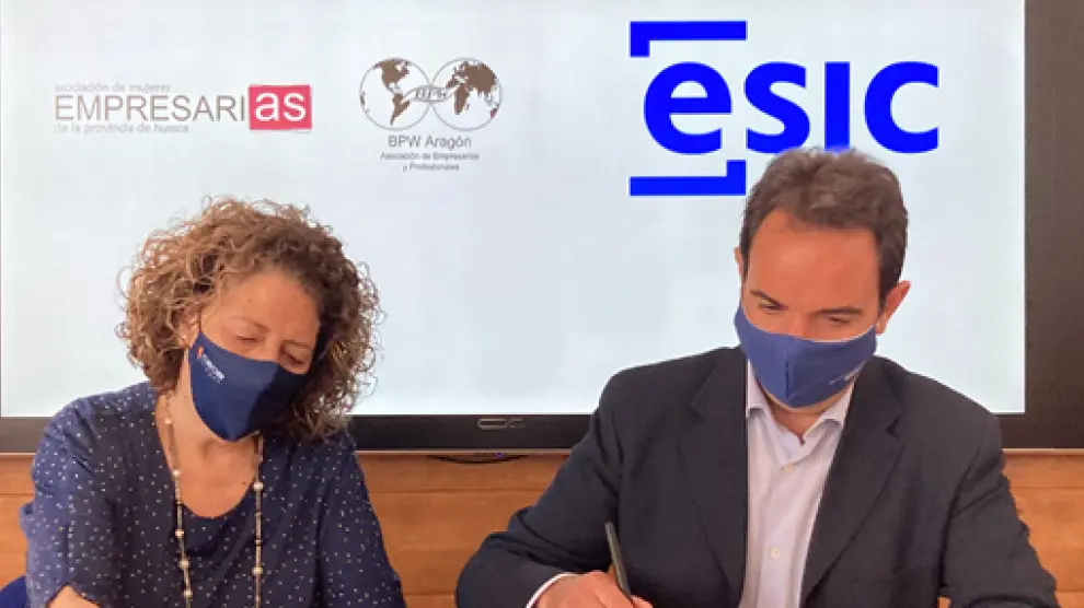 Imagen de la firma del acuerdo