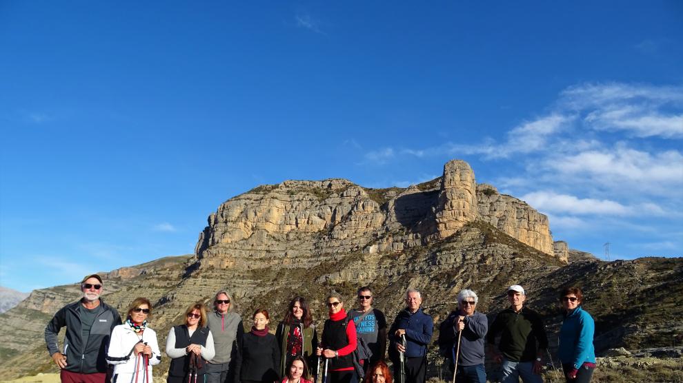 Los catorce excursionistas del grupo Tardes al Sol del CER, durante su jornada del pasado fin de semana.