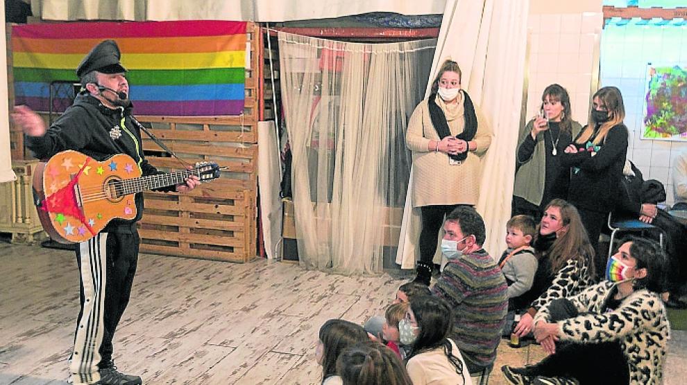 Actuación de Víctor Gil, Viruta, en La Catalítica