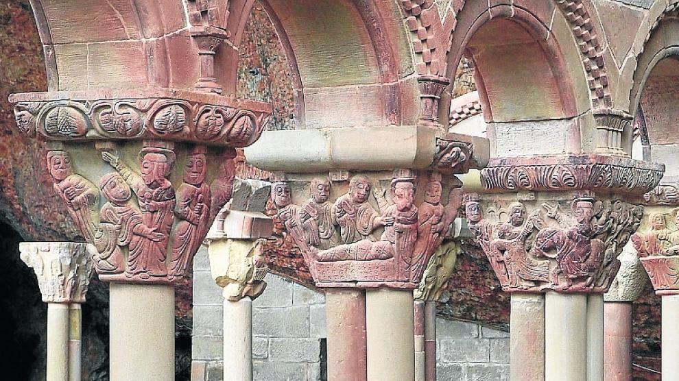Detalle de tres escenas en otros tantos capiteles del monasterio de San Juan de la Peña.