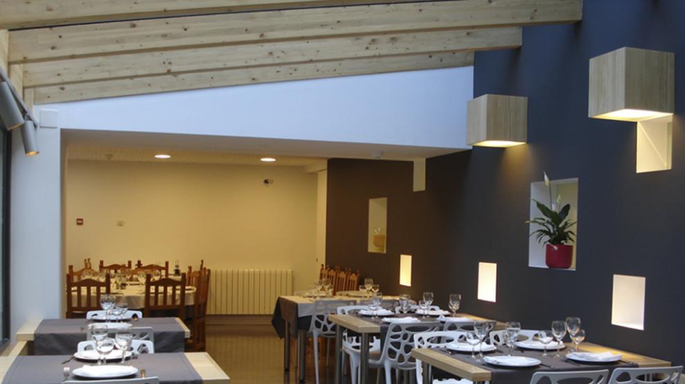 Instalaciones del bar restaurante del núcleo ribagorzano de Aneto, en el Valle del Noguera Ribagorzana.