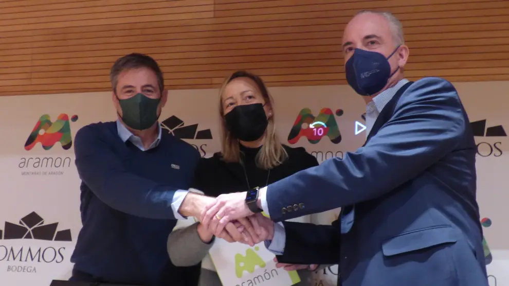 Marta Gastón ha asistido a la firma del convenio en Bodega Sommos.