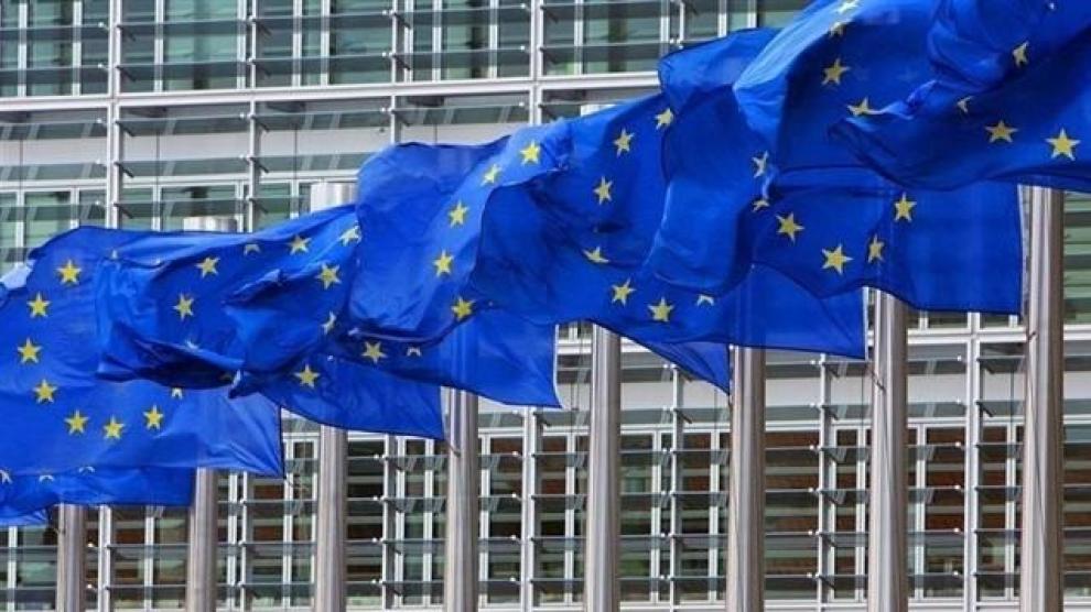 Banderas ante la sede de la Unión Europea en Bruselas