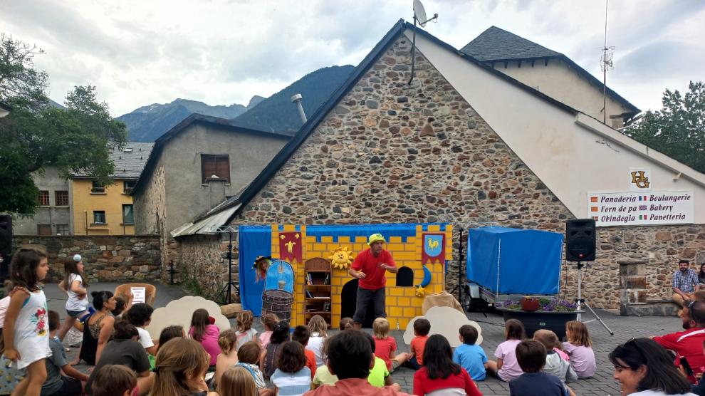 Espectáculo infantil de este sábado en la feria de las brujas de Sallent de Gállego.