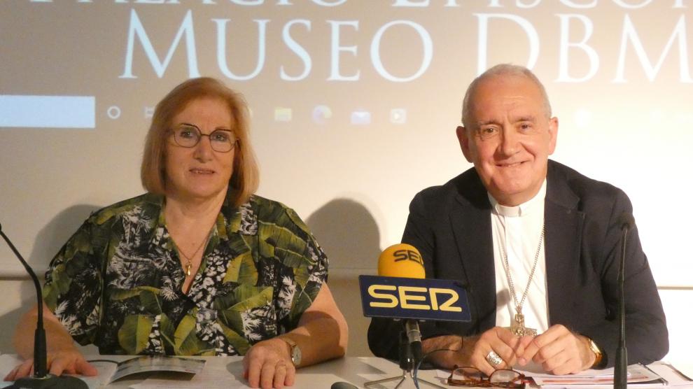 Ángel Pérez y Amparo Tierz en la presentación de la memoria de Cáritas Diocesana de Barbastro-Monzón.