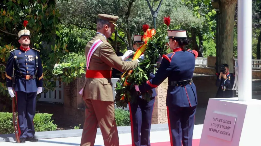 El Rey durante su participación en el desfile del Día de las Fuerzas Armadas celebrado en Huesca.