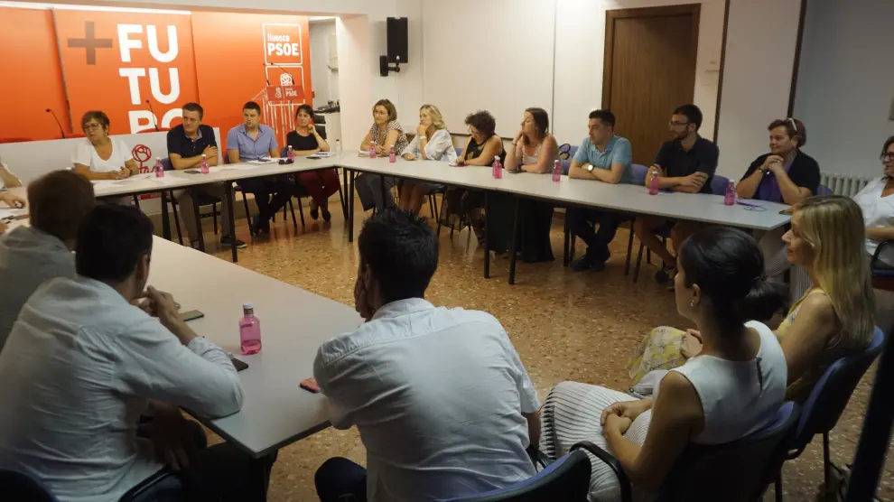 Asistentes a la Comisión Ejecutiva Provincial del PSOE Alto Aragón celebrada este lunes.