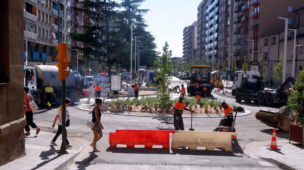 La nueva rotonda del Paseo Ramón y Cajal ya está asfaltada.