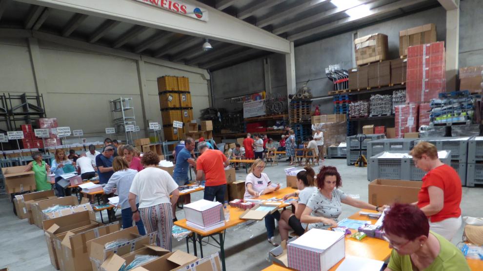 Los voluntarios desarrollan una labor encomiable que hace grande la Quebrantahuesos.