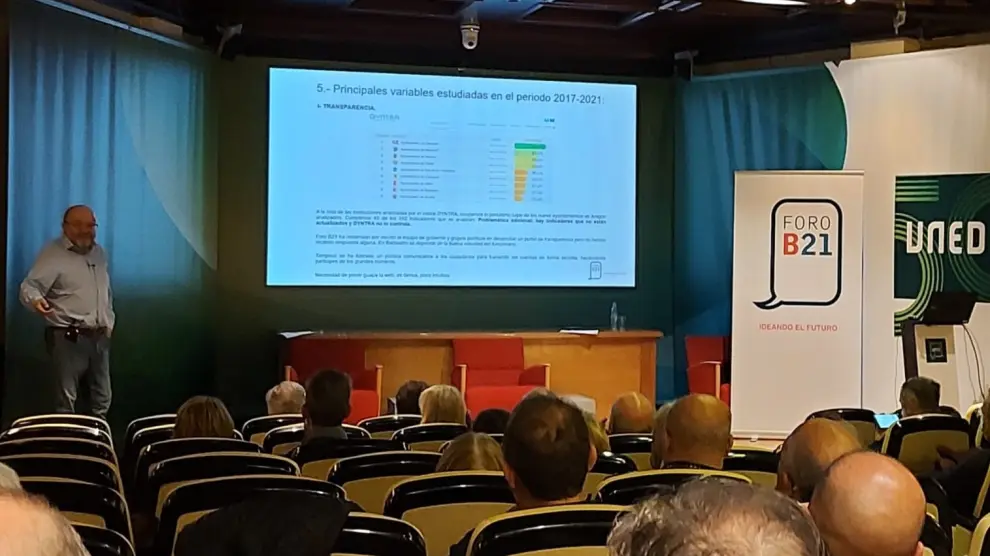 Presentación del informe encargado por el Foro B21 en el Aula Magna del Centro de la Uned.