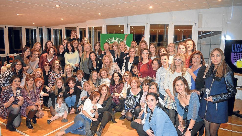 Foto de familia de las participantes en la gala que cerró esta edición de la Liga Intercomarcal.