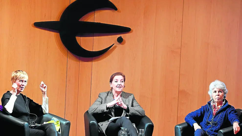 Patricia Almárcegui, Ana Segura y María Belmonte, ayer en Huesca.