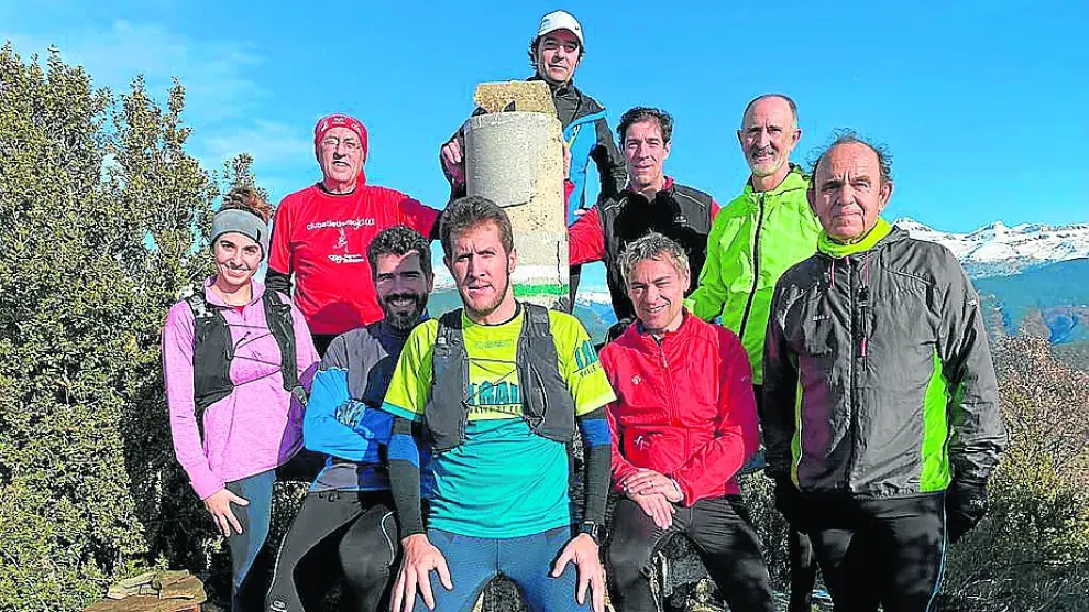 Integrantes del Club Atletismo Jaca en Grosín.