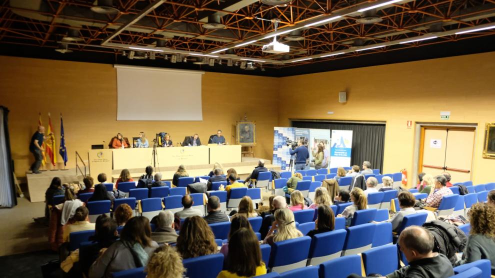 El preacuerdo con Sanidad se ha presentado a los médicos en una asamblea informativa.