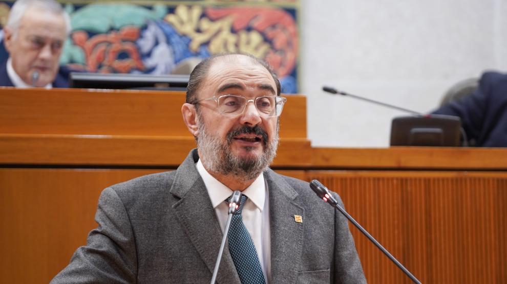 El presidente de Aragón, Javier Lambán, este jueves en el pleno de las Cortes.