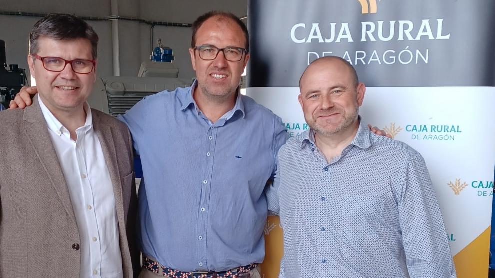Jesús Uriol, director territorial, David Solano y Ramón Cabrero, de Caja Rural de Aragón.