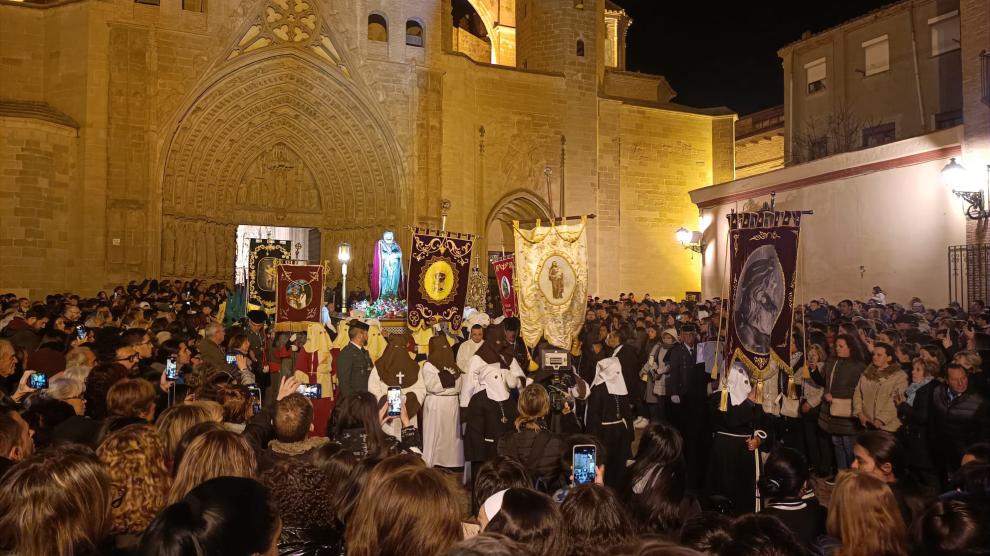 La Cofradía del Cristo de los Gitanos recorrió la noche del domingo las calles del casco antiguo.