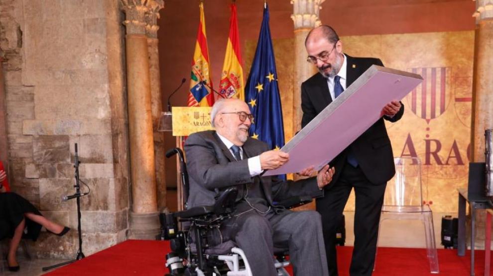 Entrega del Premio Aragón 2022 a los fundadores del periódico ‘Andalán’.