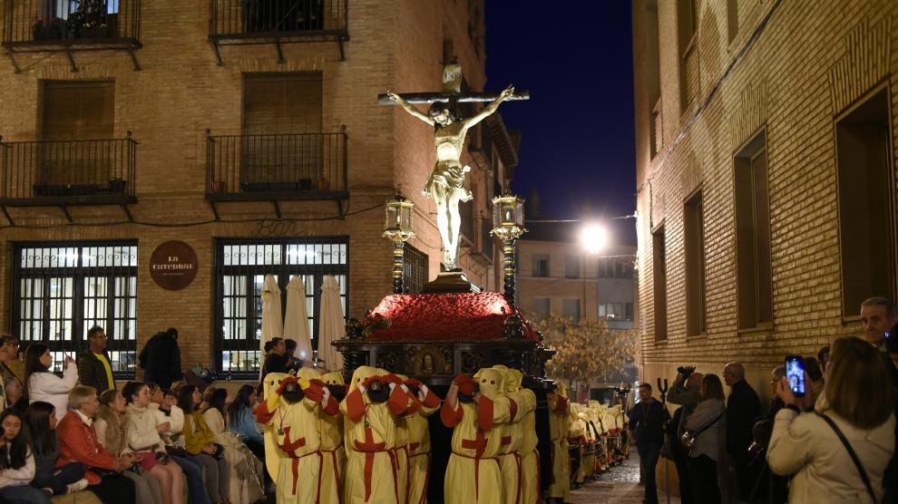 El Cristo del Perdón a su llegada a la plaza de la catedral.