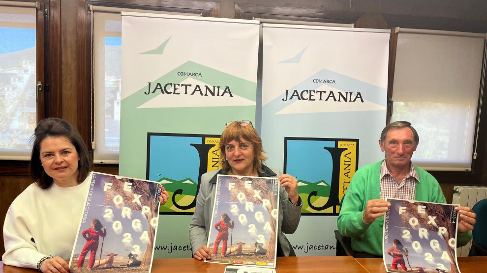María Brun, Montse Castán y Joaquín Giménez, este jueves, en la sede comarcal de Jaca.