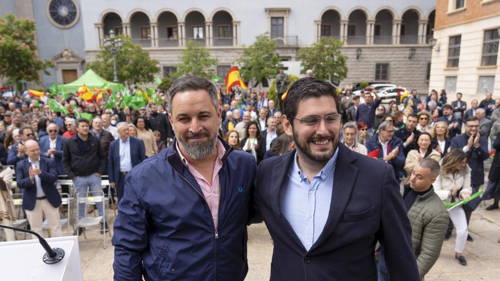 El líder de Vox, Santiago Abascal, en Teruel, junto al candidato a la presidencia del gobierno de Aragon por Vox Alejandro Nolasco.