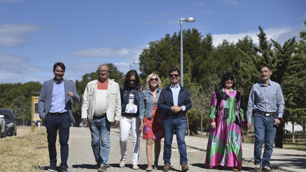 Paseo ciudadano de Luis Felipe, candidato a la alcaldía por el PSOE junto a su equipo