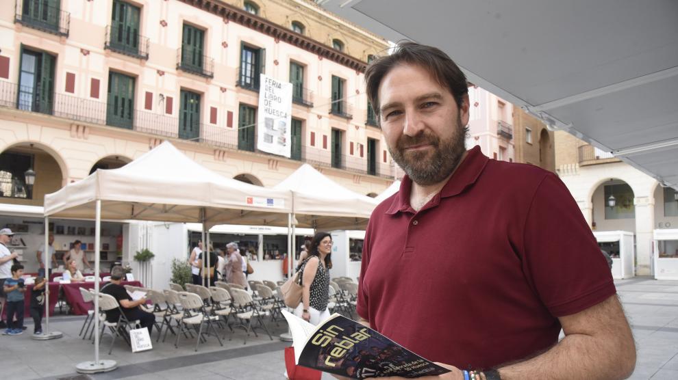 Ignacio Olmedilla en la Feria del Libro de Huesca.