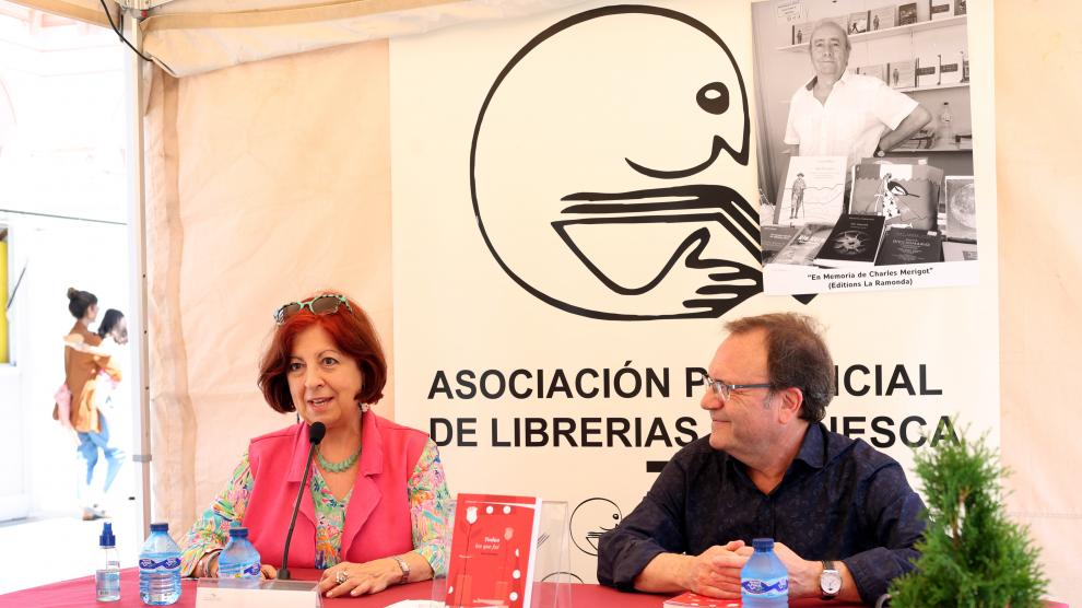 Ana Alcolea presentó su libro junto a José Domingo Dueñas.