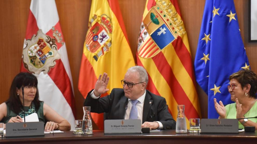 Emotivo pleno de despedida en la Diputación de Huesca