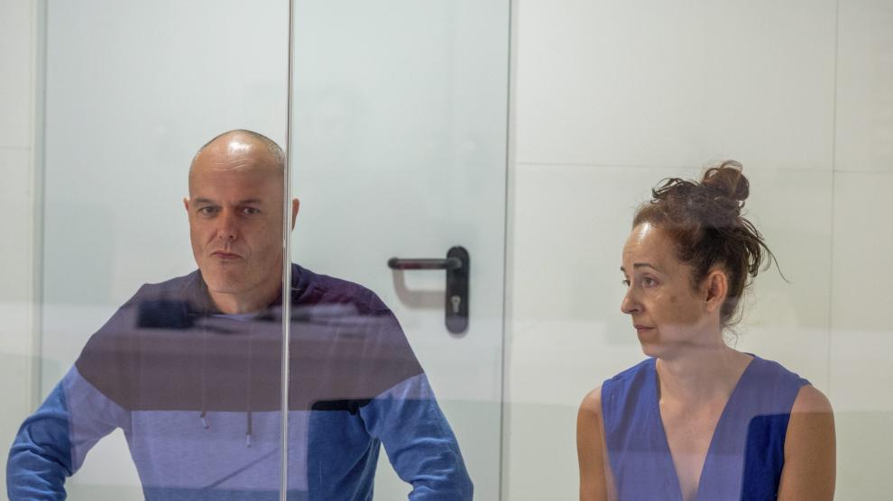 Mikel Kabikoitz Carrera Sarobe, Ata y Miren Itxaso Zaldúa en la primera sesión del juicio por el asesinato de Jiménez Abad.