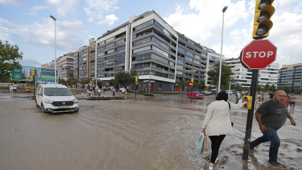Calles anegadas en Zaragoza el pasado jueves 6 de julio.