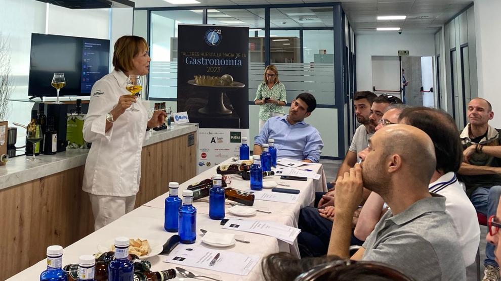 María José San Román durante el taller, ayer en el Centro de Innovación Gastronómica.
