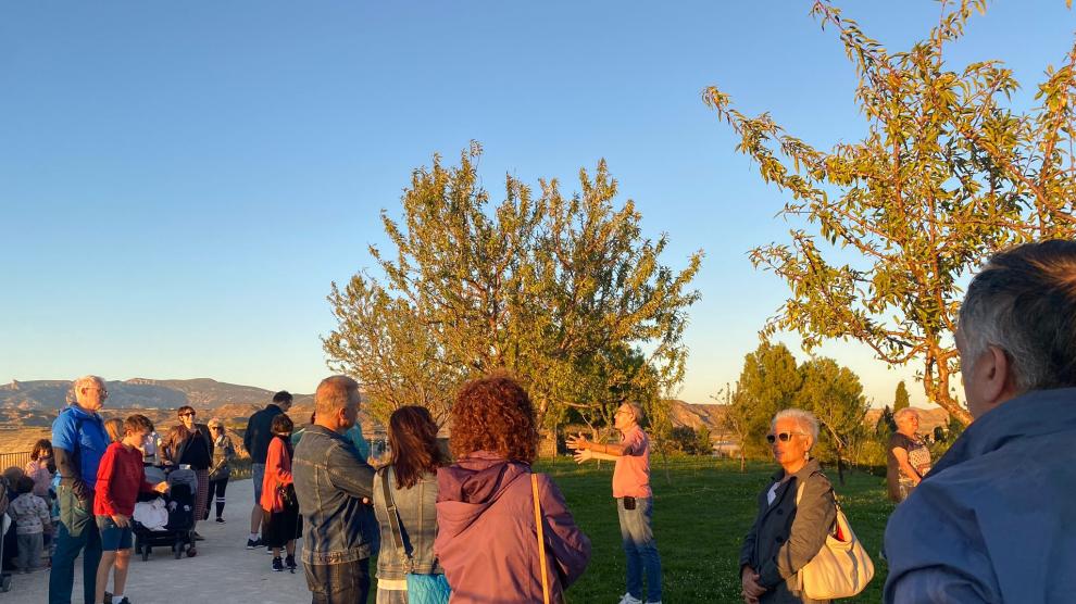 Explicación del equinoccio en el parque Mártires de la Libertad.