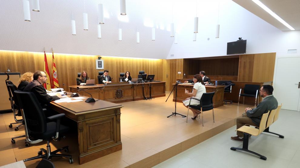 Una perito psicóloga comparece en la vista oral de este martes en la Audiencia Provincial de Huesca.